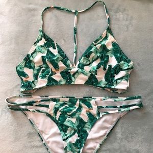 Banana leaf print bikini 👙